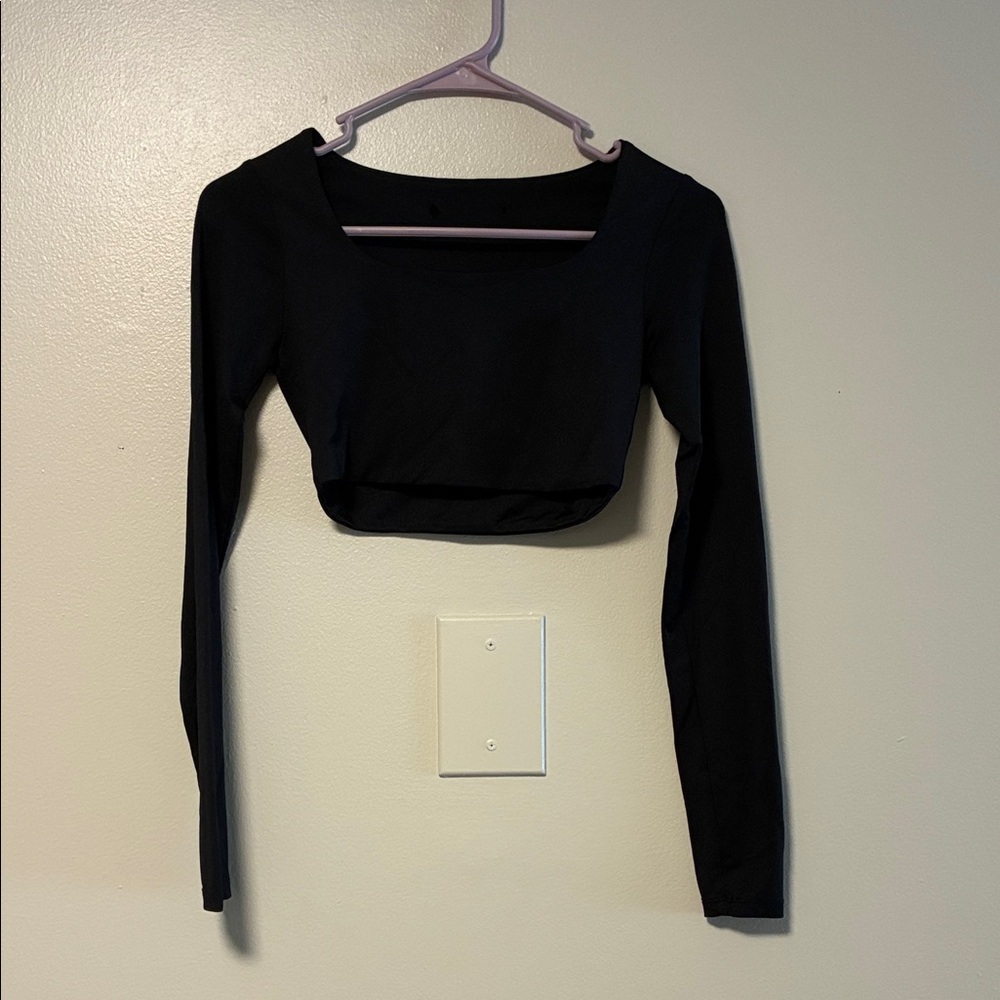 Black Long Sleeve Crop Top